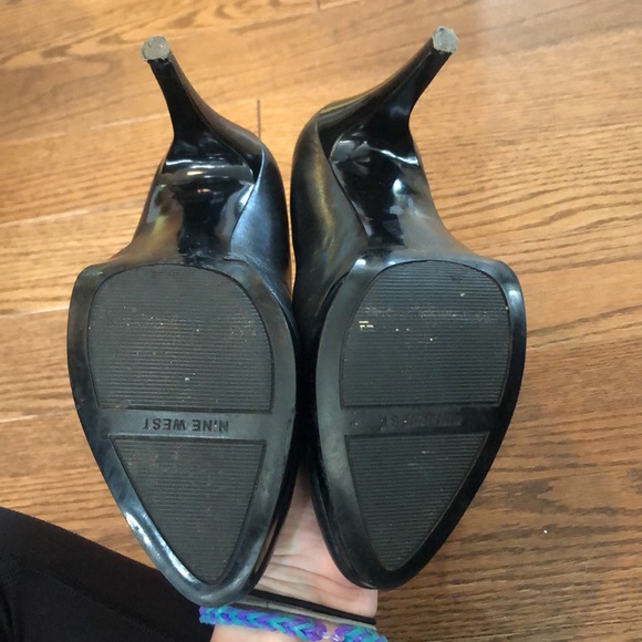 Black leather pumps - Picture 4 of 5